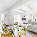 Gorgeous In Saint-georges-de-didon 度假居