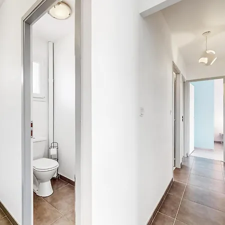 Сasa de vacaciones Beautiful Home In Saint-Georges-De-Didon *