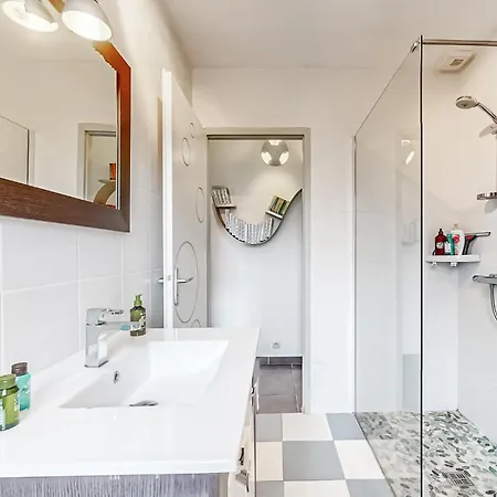 Lovely In Saint-georges-de-didon Semesterbostad Saint-Georges-de-Didonne