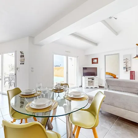 Beautiful Home In Saint-Georges-De-Didon Сasa de vacaciones
