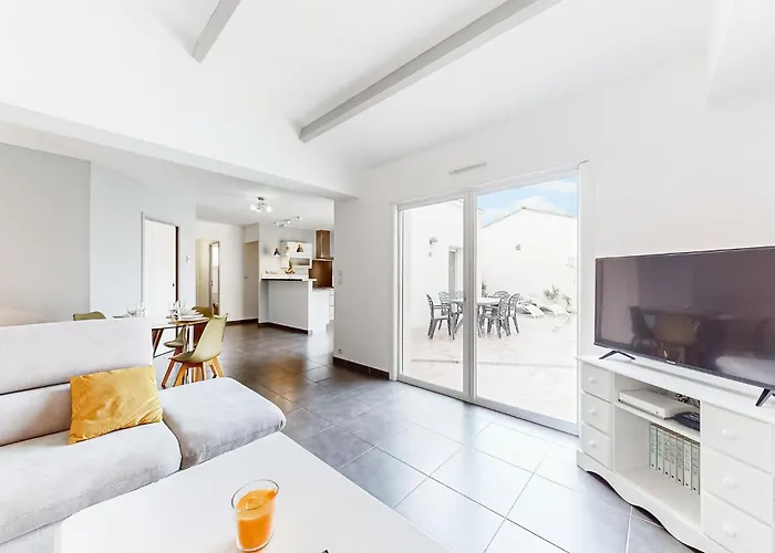 Lovely In Saint-georges-de-didon Сasa de vacaciones *