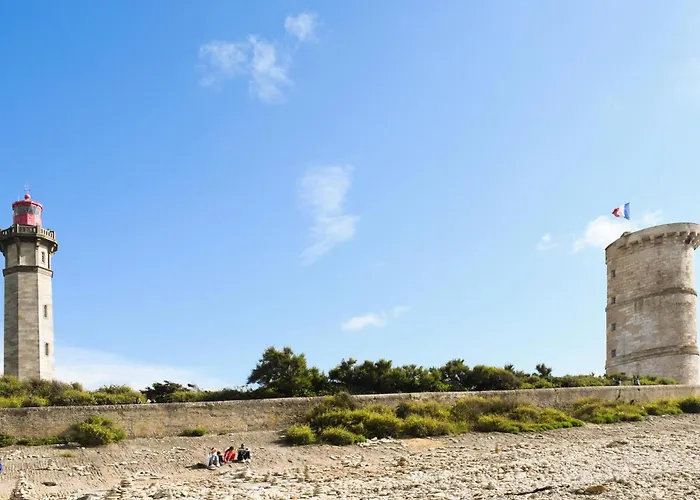 Lovely In Saint-georges-de-didon Сasa de vacaciones *